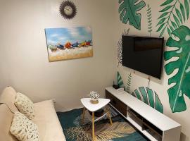 Tropical Themed 2 Bedroom Condo, hotel di Mandaue City