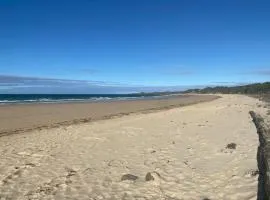 Lulworth Coastal Getaway - Close To The Beach