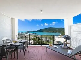 Port Views On Airlie Premier