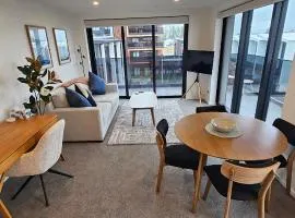 Free carpark & stunning city centre apartment
