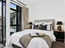 High-end Viaduct studio apartment!