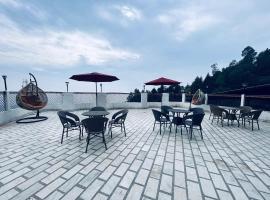 Anvi Hotel & Resort A-Luxury Property, готель у місті Найнітал