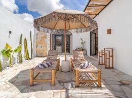 Relaxing 2BR Private Pool Villa in Canggu – hotel w mieście Dalung