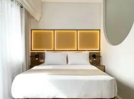 Liora - 1BR Brenthill Condo with Balcony Near Session and SM