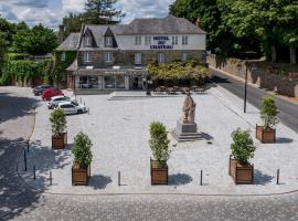 Logis Hotel Du Chateau, hotel con estacionamiento en Combourg