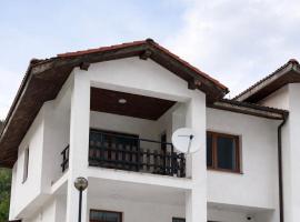 Четири сезона 12, hotel a Stoykite