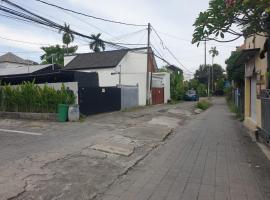 Collection O near Sanur Beach formerly Sutji Living, hotel i Bangli