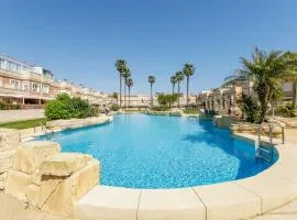 Themed Pool Bungalow & Jacuzzi I BBQ | Parking
