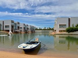 Eden Island Villa - Bouznika: Bouznika şehrinde bir otel