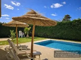 Villa piscine chauffée babyfoot pétanque ping-pong