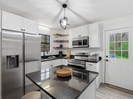 Modern McDonald Ranch Serene Wooded Escape، فندق في McDonald