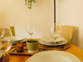 Modern Ground floor 2 Bed Apartment Secure Parking & Perfect for City- CelticEmirates Stadium