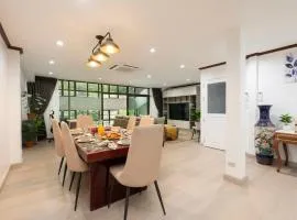 Luxury 4BR 250 sqm 5 min to BTS Sukhumvit 26