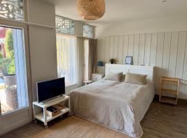Preila Stay - Serenity, Pine Trees & the Curonian Lagoon, хотел в Neringa