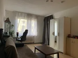 Modernes Apartment mit Balkon - ruhige Lage nahe See und Innenstadt