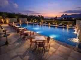 Avisa Hotel & Resort Abu Road - Luxury Pool & Mountain View
