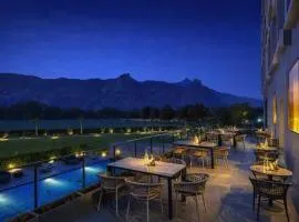 Avisa Hotel & Resort Abu Road - Luxury Pool & Mountain View