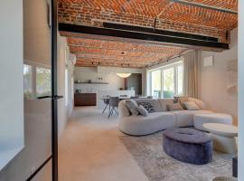 Ferme de Pétrieux - Gîte "Le Peuplier" avec piscine et wellness, khách sạn ở Tournai