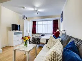 Smart Studio- North London - Sleeps 2 - free parking