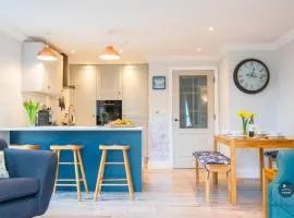 2 The Lookout - Stylish apartment with lift and parking