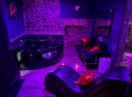 Donges에 위치한 호텔 Spa love room