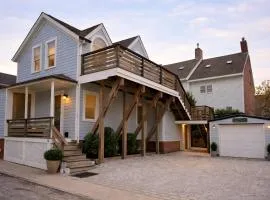 Newport Harbor View Cottage w Decks & Parking
