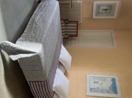 Hôtel Chandouineau, hotel di La Celle-sous-Gouzon