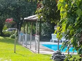 JACARANDÁ Chalés com piscina em São José da Serra MG