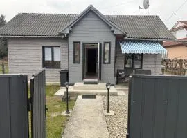 Дубова хата