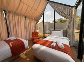 The AAM Glass Chalet By Smart Innlux, hotel a Bedung