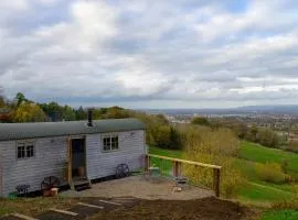 Sky Garden Hut- hilltop hut with stunning views
