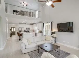 Peaceful Setting The Woodlands Creekside Retreat