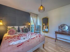Chambre d'Amour Jacuzzi Bordeaux Parking, khách sạn ở Bruges