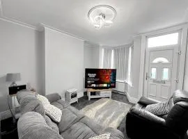 3-Bed Contractor House - 2 Bathrooms - Wi-Fi