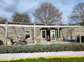 Vineyard Holiday Lodge near Ledbury, hotel i Colwall