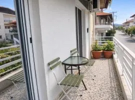 Olympus Cozy Mountain View Escape with Balcony