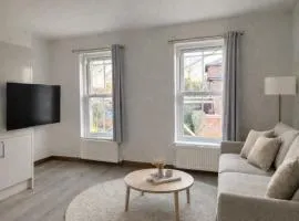 Centrally Located - 3 BR - Parking - Wi-Fi - Lockbox