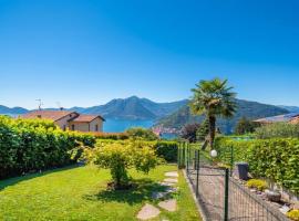 CasaDolcelago Sulzano Villa con Giardino Vista Lago Parking Free, hotel em Sulzano