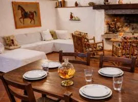 Casa con Camino nel Borgo Medievale del Giglio Castello