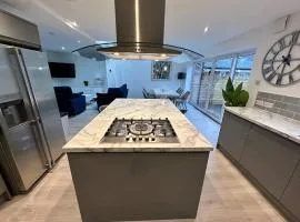 Modern 6 Bed Home Sleeps 12, NEC Solihull, Airport