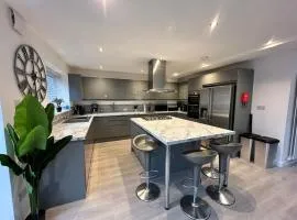 Modern 6 Bed Home Sleeps 12, NEC Solihull, Airport