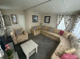 Delightful 2 bedroom caravan Manor Park Hunstanton, hotel u gradu Hanstenton