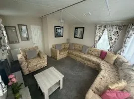 Delightful 2 bedroom caravan Manor Park Hunstanton