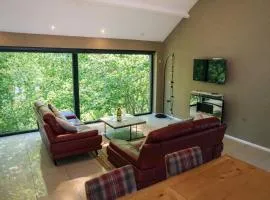 The Heronry, Netherby, a luxurious cottage ideal for a romantic break with hot tub in a rural setting