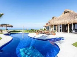 Casa Delfin - Beach Front Villa wPool & Resort