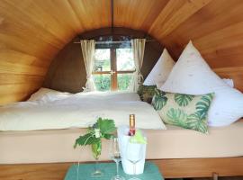 Der Kirschberghof Weinfass-Lodge, hotel em Sommerhausen