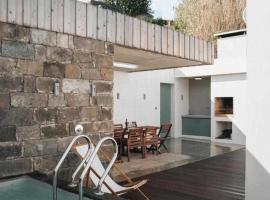 Casas do Vale -T2, Hotel in Nordeste