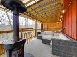 Soaking Tub! Creekside Couple’s Haven in Cosby