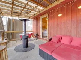 Cozy Cosby Couple’s Retreat: Fire Pit, Soaking Tub