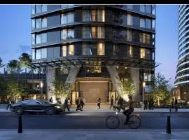 Crestview Luxury Six Sleeper Skyline View Apartment